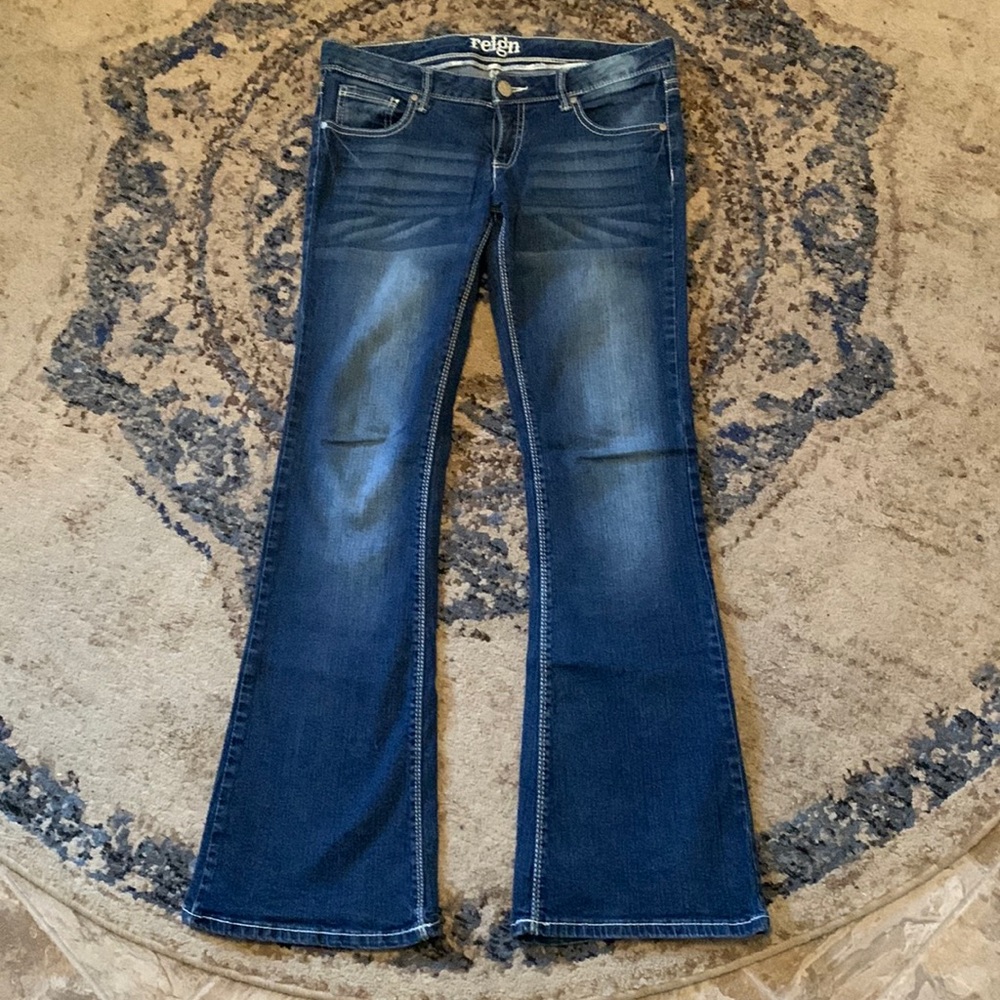 Reign Flare Jeans- size 7 R (Broken Zipper)